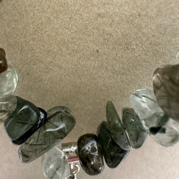 Garden Quartz Oval Pendant with Garden Quartz Chips Beads Faux Leather Necklace - Picture 5 of 16